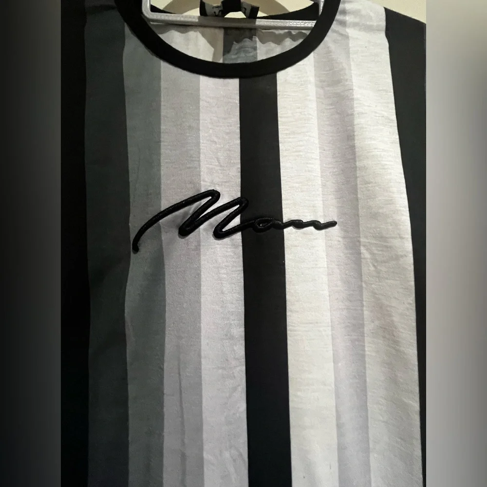 Boohoo Man monochrome white grey black stripe embroidery man t-shirt size Medium - Picture 3 of 7